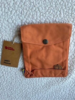 Fjällräven 24221 Pocket in Burnt Orange